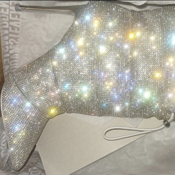 Steve Madden Cloak R, Rhinestone - Picture 10 of 10